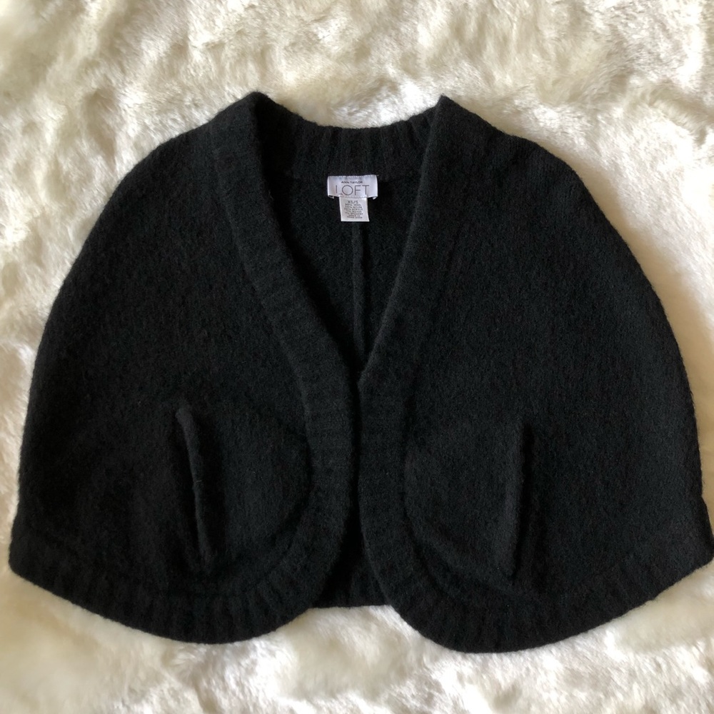 Ann Taylor Loft black wool blend capelet xs/S